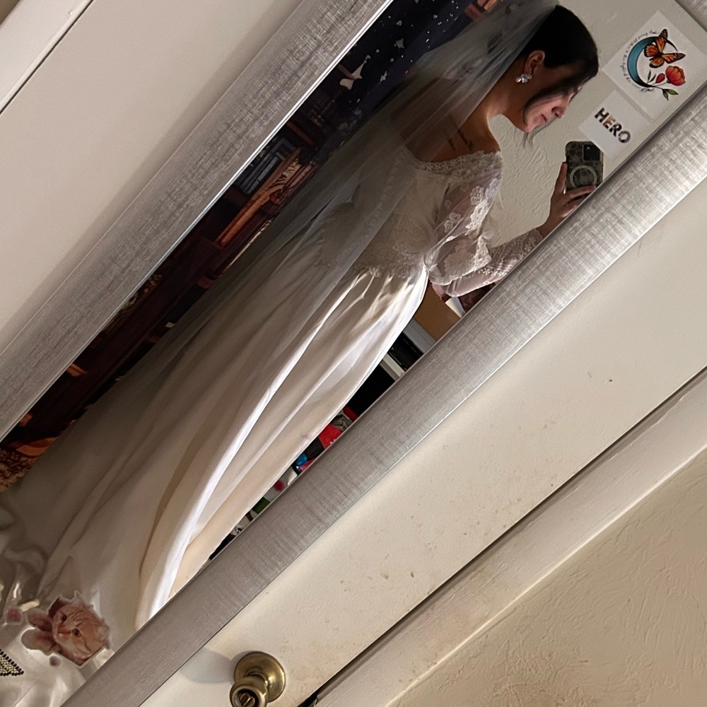 House of Bianchi Vintage Ivory Lace Bridal Gown, Rare - Picture 3 of 15